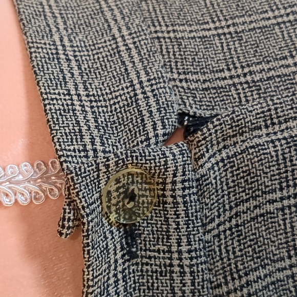 Gray plaid skirt in Women's size 4 - Picture 6 of 8